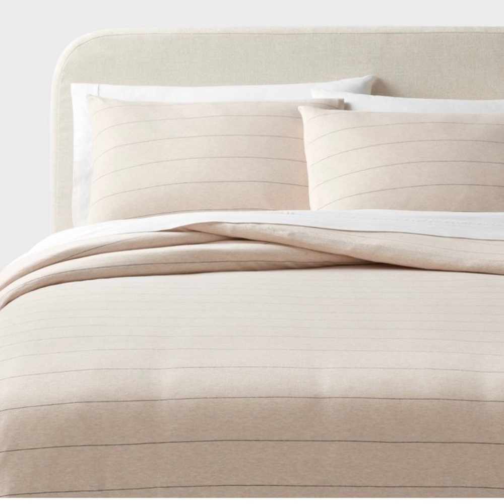 Full/Queen Jersey Comforter and Sham
Set Oatmeal Charcoal Striped - Threshold
